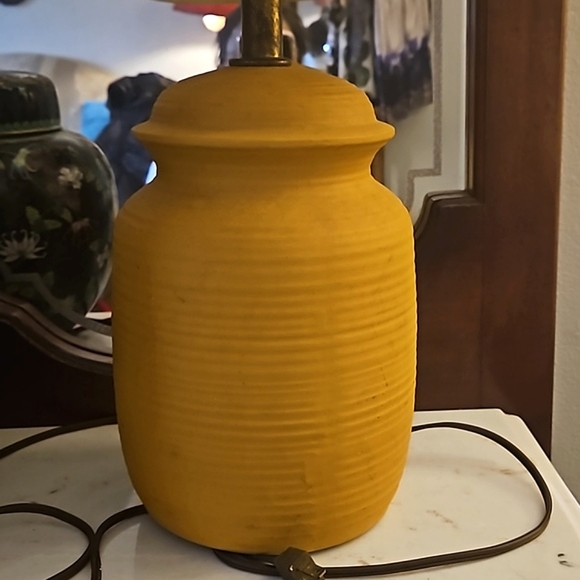 COPY- 40s italy marked (205) 1940s handmade pottery lamp and eyelet shade - Picture 7 of 15
